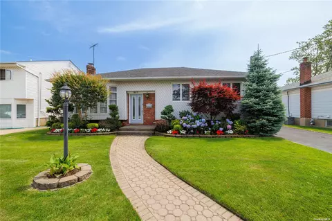 369 Vermont Ave, Oceanside, NY 11572