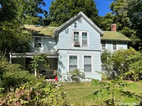 1 Gully Landing Rd, Miller Place, NY 11764