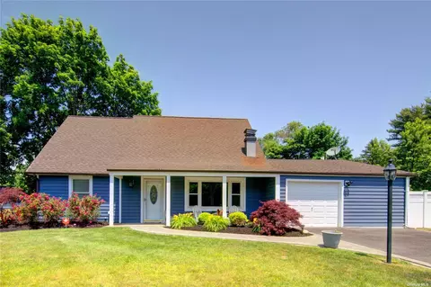 35 Millbrook Dr, Stony Brook, NY 11790