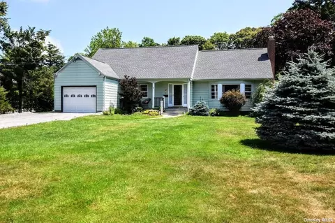 7 S Brewster Ln, Bellport, NY 11713