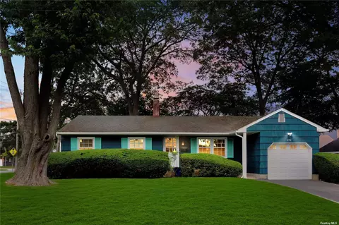 171 W 16th St, Deer Park, NY 11729