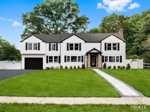 501 Livingston St, Westbury, NY 11590