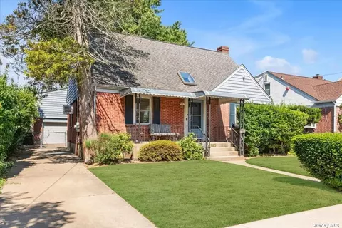 1865 Stewart Ave, New Hyde Park, NY 11040