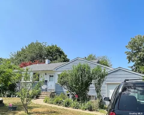 107 Juniper St, Central Islip, NY 11722