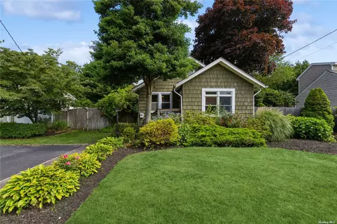 49 5th St, West Sayville, NY 11796