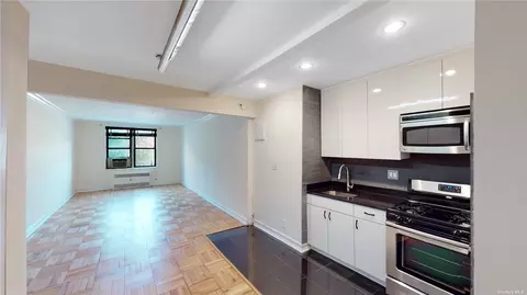 48-21 40th St #1C, Sunnyside, NY 11104