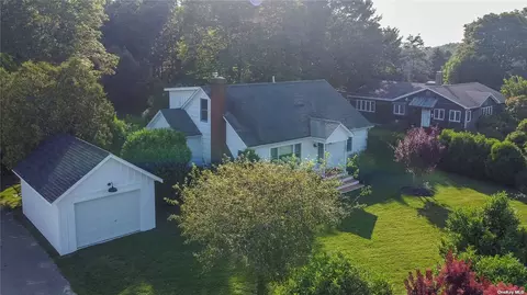 123 Washington Ave, Jamesport, NY 11947