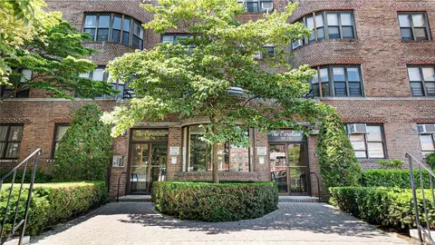 98-76 Queens Blvd #6K, Rego Park, NY 11374