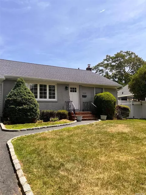 1829 Hannington Ave, Wantagh, NY 11793
