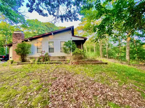 20 Bittersweet S #S, Hampton Bays, NY 11946