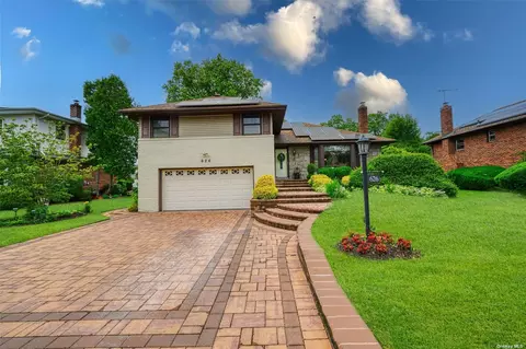 626 Nelson Pl, Westbury, NY 11590