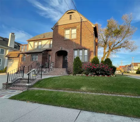 200 Beach 139th St, Belle Harbor, NY 11694