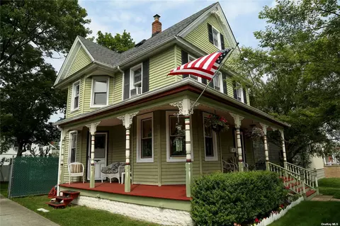 81 E Mineola Ave, Valley Stream, NY 11580
