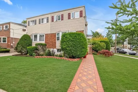 149-81 Weller Ln, Rosedale, NY 11422
