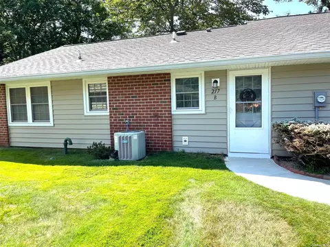 217 Woodbridge Dr #B, Ridge, NY 11961