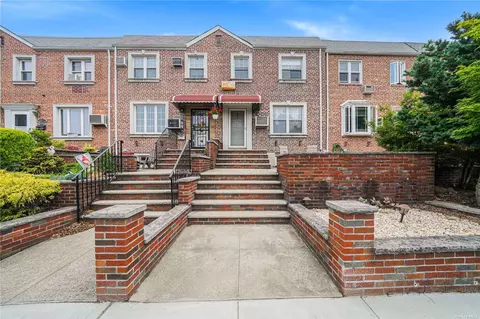 63-31 76th St, Middle Village, NY 11379