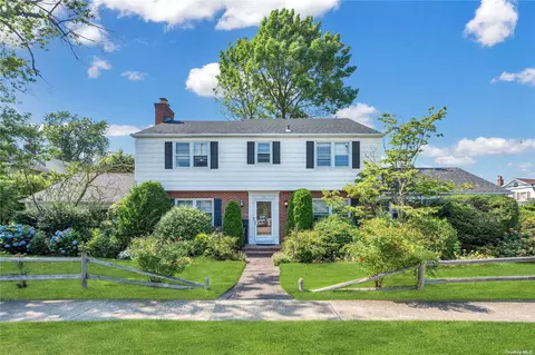 137 Driscoll Ave, Rockville Centre, NY 11570