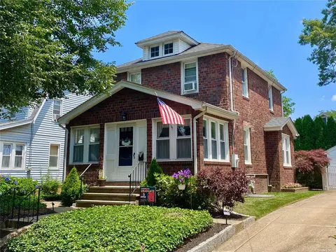 29 Gladiolus Ave, Floral Park, NY 11001
