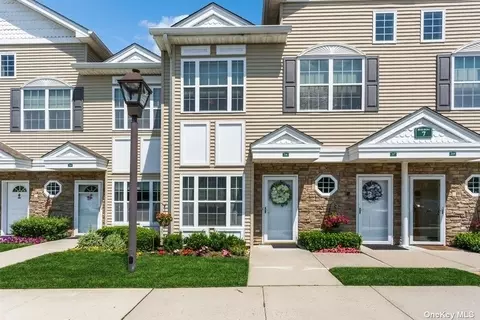 216 Spring Dr #216, East Meadow, NY 11554
