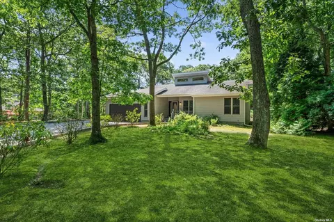 1 Pepi Ct, Hampton Bays, NY 11946