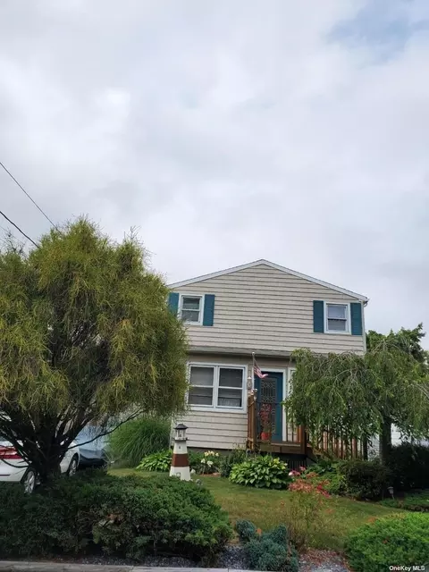 118 Centre St, Freeport, NY 11520
