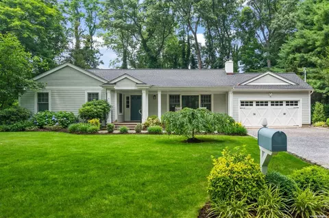 23 Amherst Ct, Huntington, NY 11743