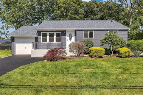 403 Mayflower Ave, Brentwood, NY 11717