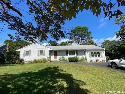 139 E Madison St, East Islip, NY 11730