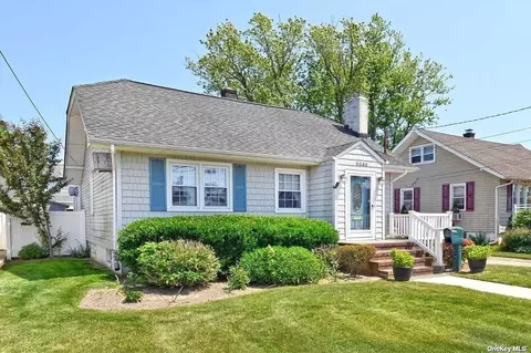 3255 3rd St, Oceanside, NY 11572