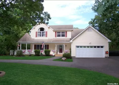 19 Wessel Ln, Medford, NY 11763