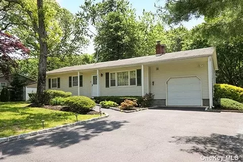 332 Peconic Ave, Medford, NY 11763