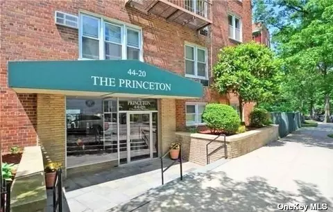 44-20 Douglaston Pkwy #2G, Douglaston, NY 11363