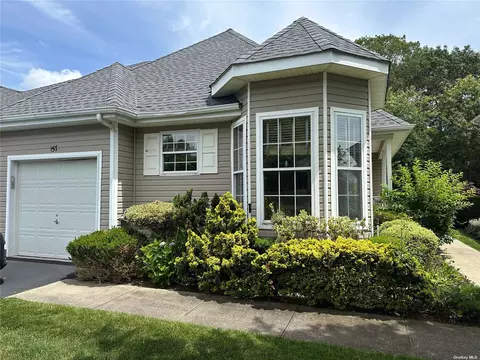 157 Scenic Lake Dr #157, Riverhead, NY 11901