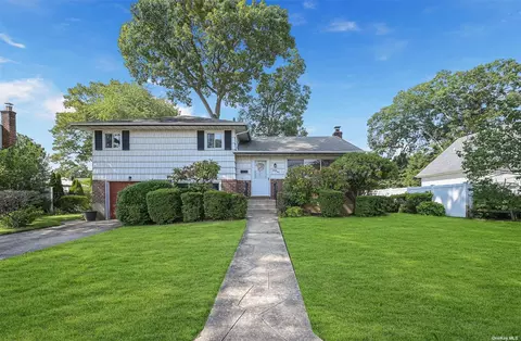 35 Clark Blvd, Massapequa Park, NY 11762