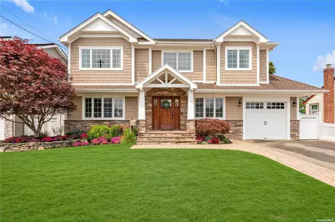 182 Park Ln, Massapequa, NY 11758