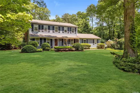20 Wayne Ct, Northport, NY 11768
