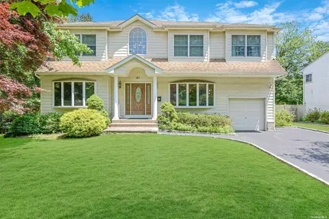 81 Marie Cres, Commack, NY 11725