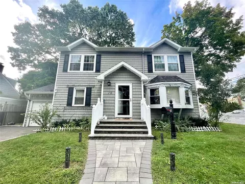 19 Lowell St, Bethpage, NY 11714