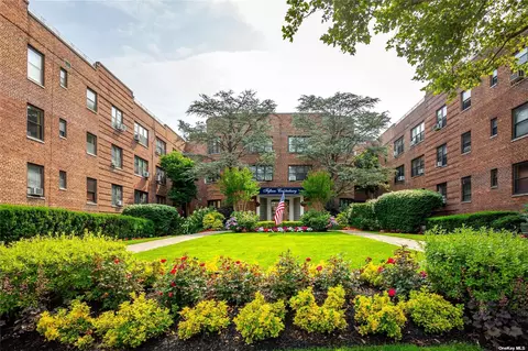 15 Canterbury Rd #B19/20, Great Neck, NY 11021