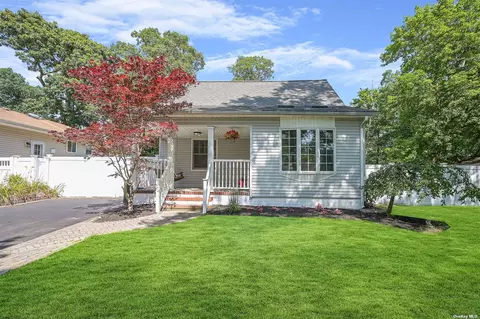57 Rowland St, Patchogue, NY 11772