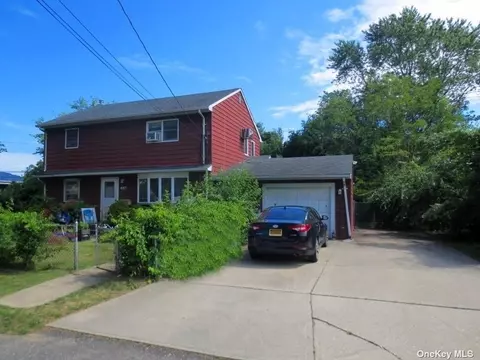 407 52nd St, Lindenhurst, NY 11757
