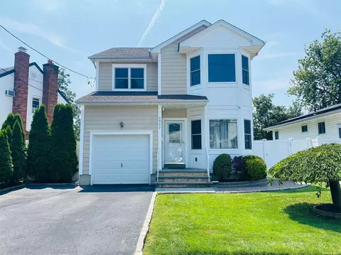 2902 Marlborough Rd, Oceanside, NY 11572