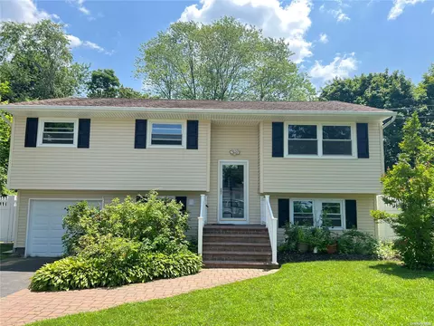24 Patton St, Brentwood, NY 11717