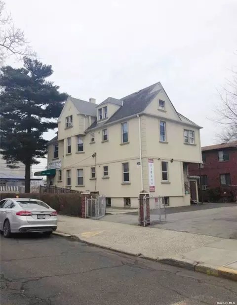 38-0204 150th St, Flushing, NY 11354