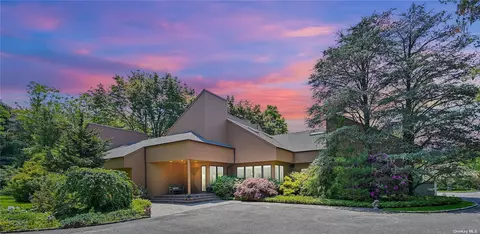 203 Brookville Rd, Brookville, NY 11545
