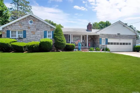 255 Staples St, Farmingdale, NY 11735