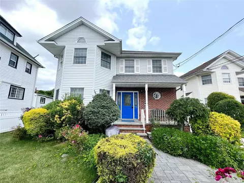 75 Union Ave, Lynbrook, NY 11563