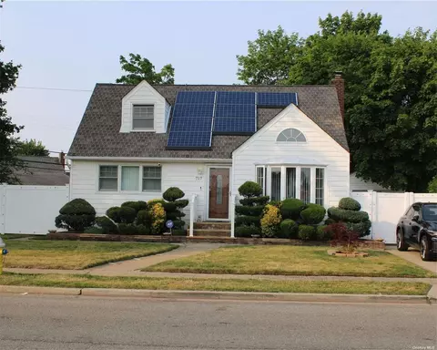 717 Summer Ave, Uniondale, NY 11553