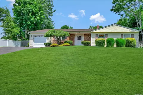 63 Vidoni Dr, Mount Sinai, NY 11766