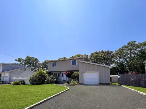 15 Tellar Dr, Islip Terrace, NY 11752